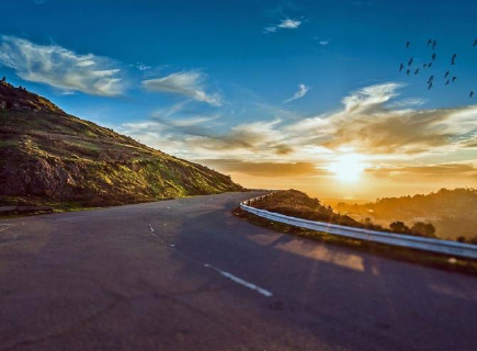 蓬勃發(fā)展、砥礪前行